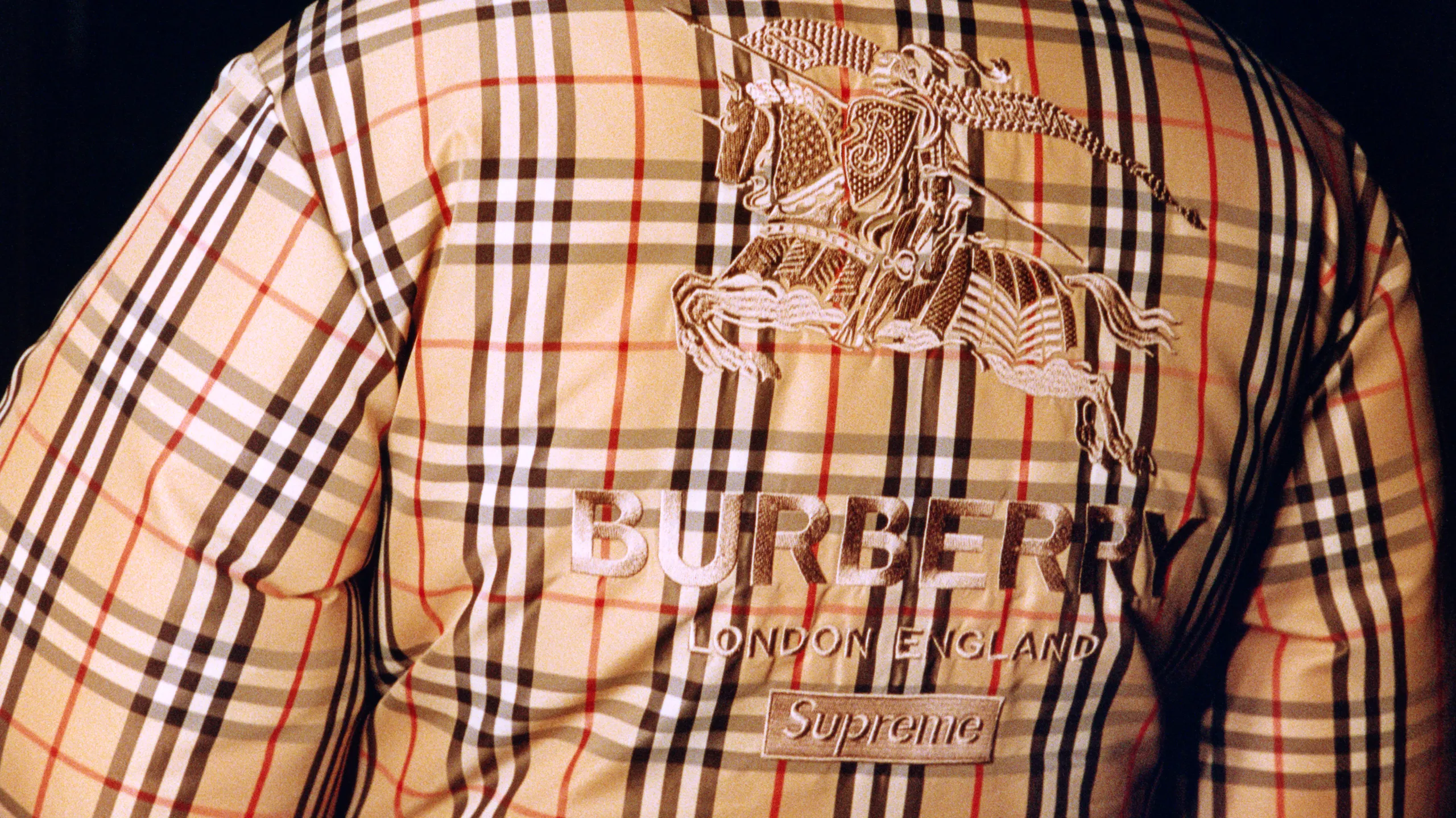 Burberry-Shirt-Iconic-Features